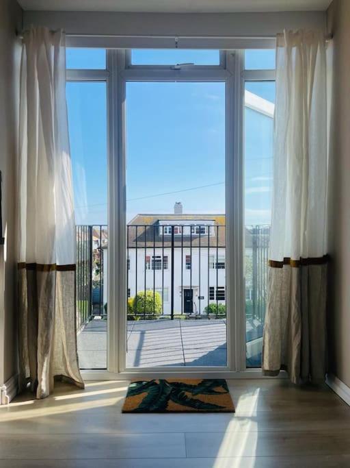 Lovely Bijou Loft Apt, One Road Back From The Sea Worthing Exterior foto