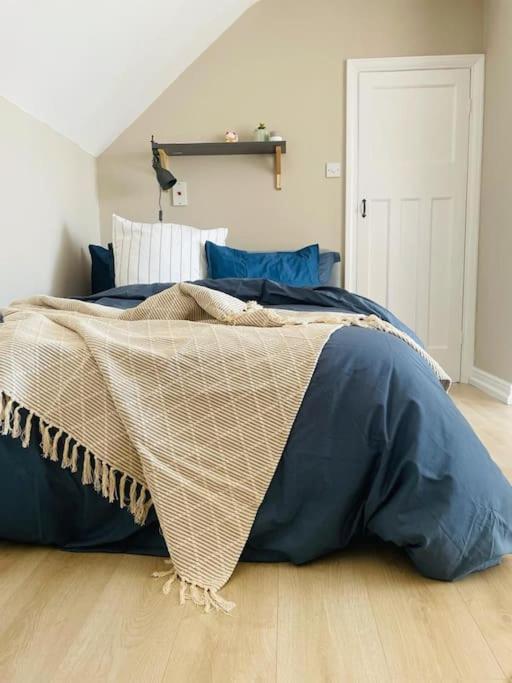 Lovely Bijou Loft Apt, One Road Back From The Sea Worthing Exterior foto